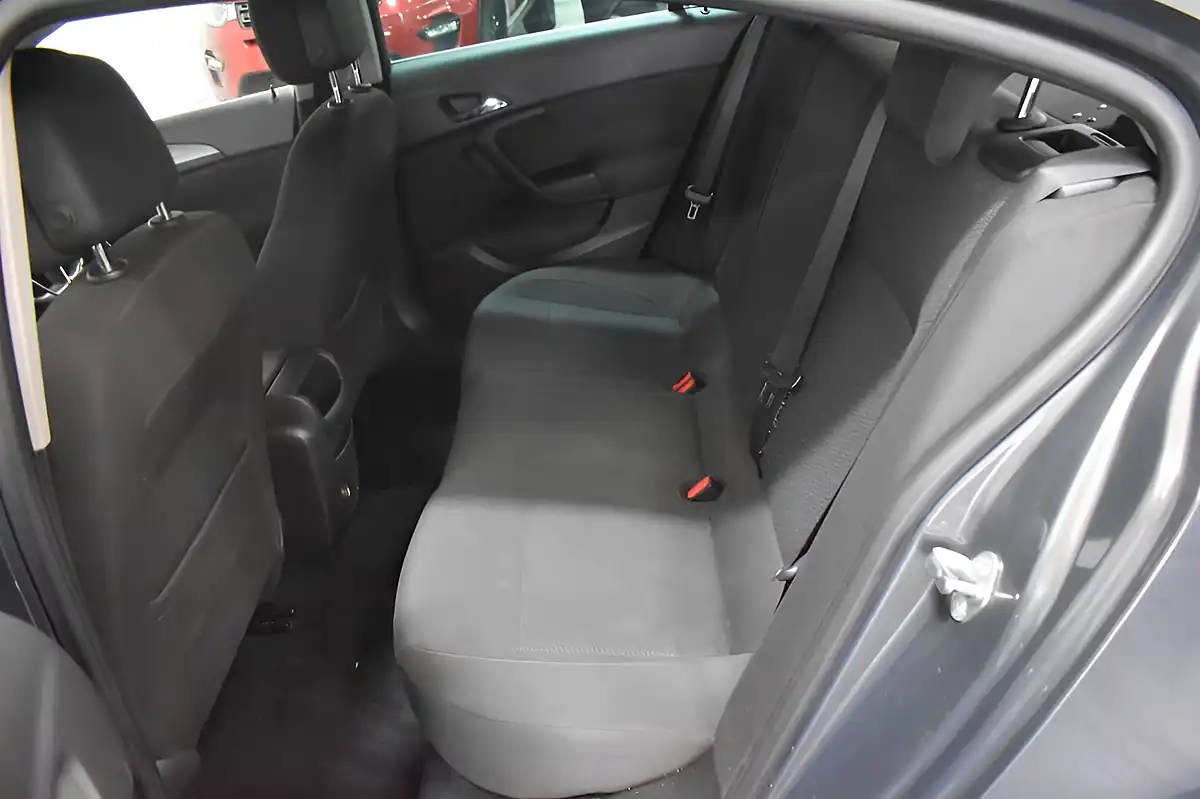Used 2016 Vauxhall Insignia Design Nav Grey - Interior and Exterior details 11