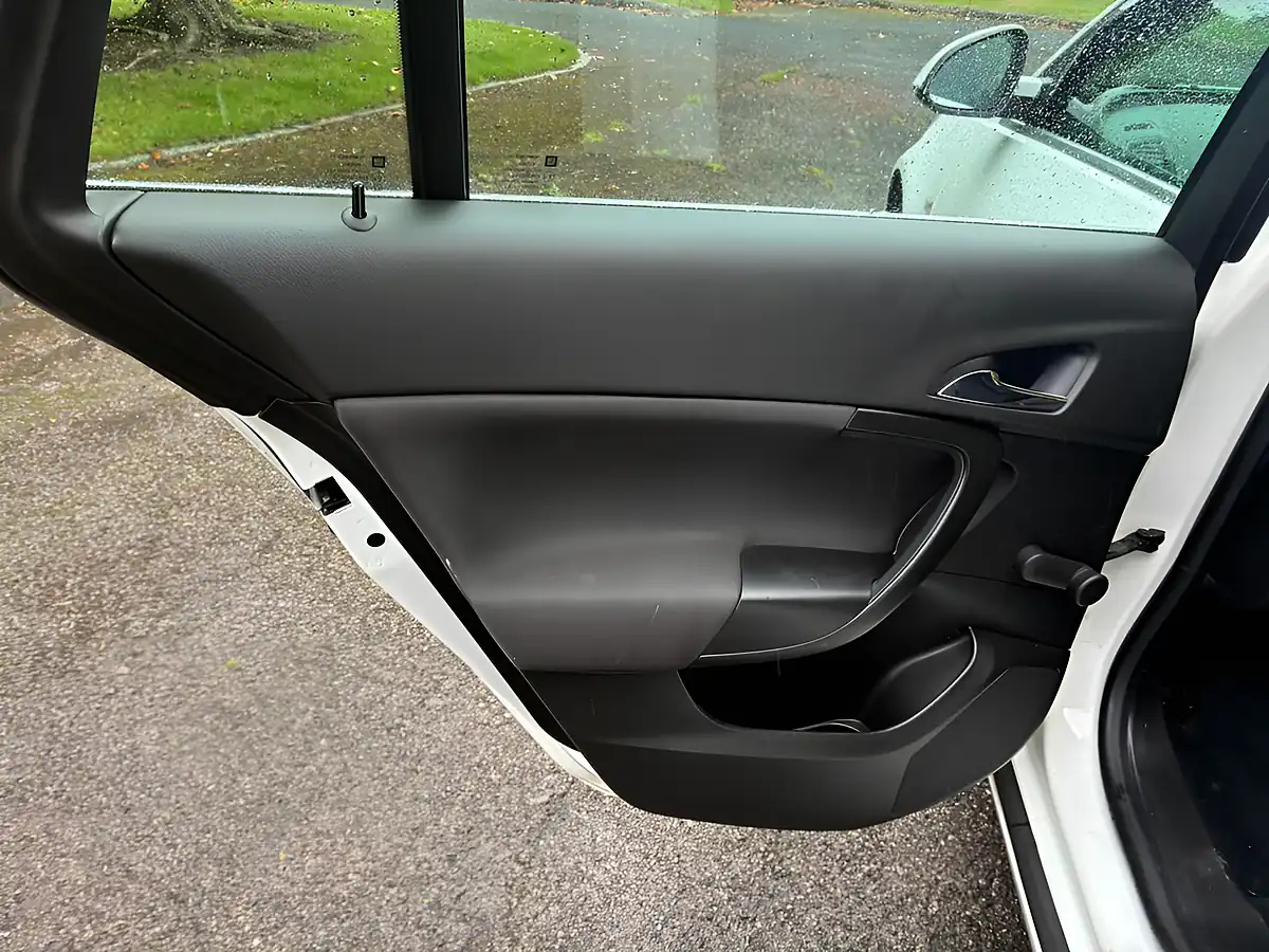 Used 2016 Vauxhall Insignia Design Nav White - Interior and Exterior details 10