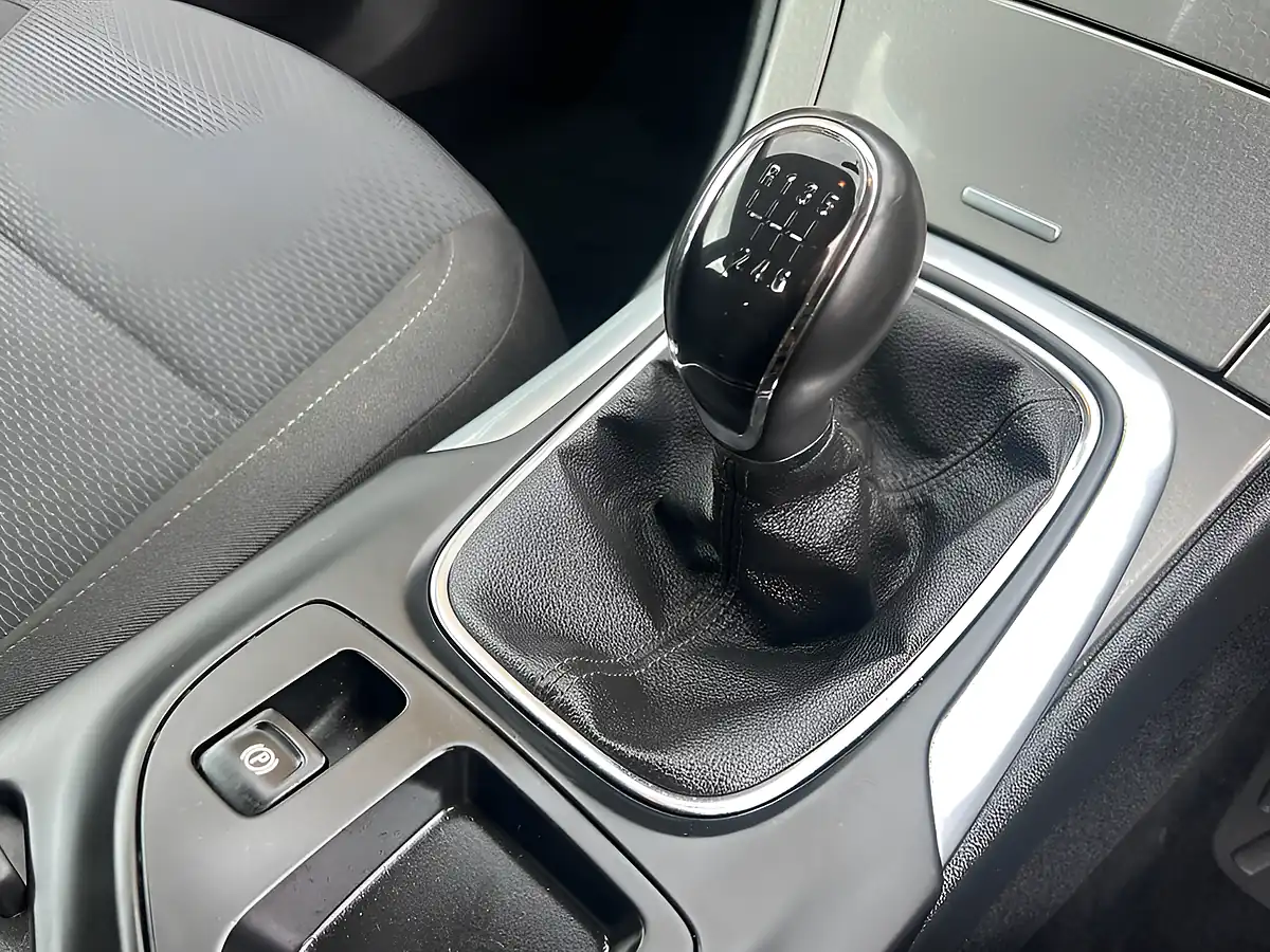 Used 2016 Vauxhall Insignia Design Silver - Interior and Exterior details 13