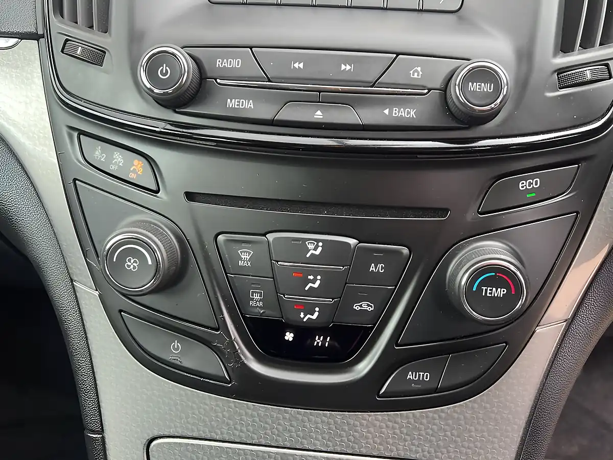 Used 2016 Vauxhall Insignia Design Silver - Interior and Exterior details 15