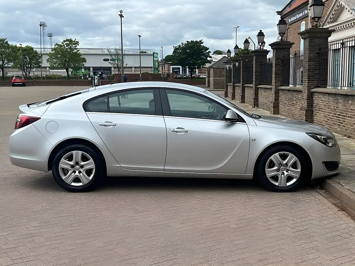 Used 2016 Vauxhall Insignia Design Silver - Interior and Exterior details 5