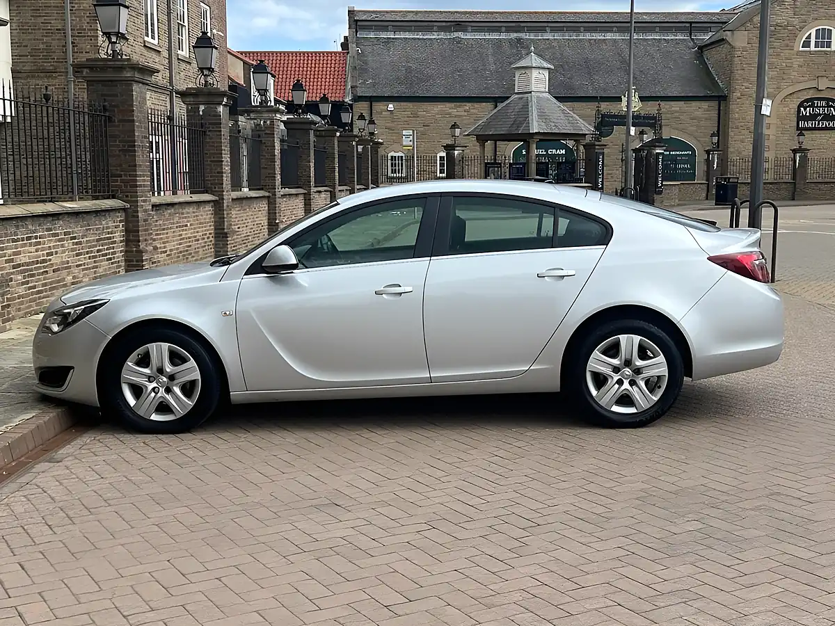 Used 2016 Vauxhall Insignia Design Silver - Interior and Exterior details 6