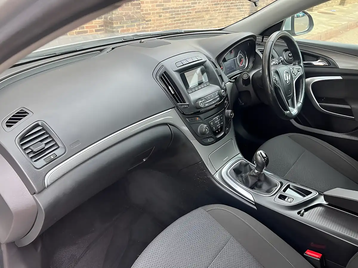 Used 2016 Vauxhall Insignia Design Silver - Interior and Exterior details 8