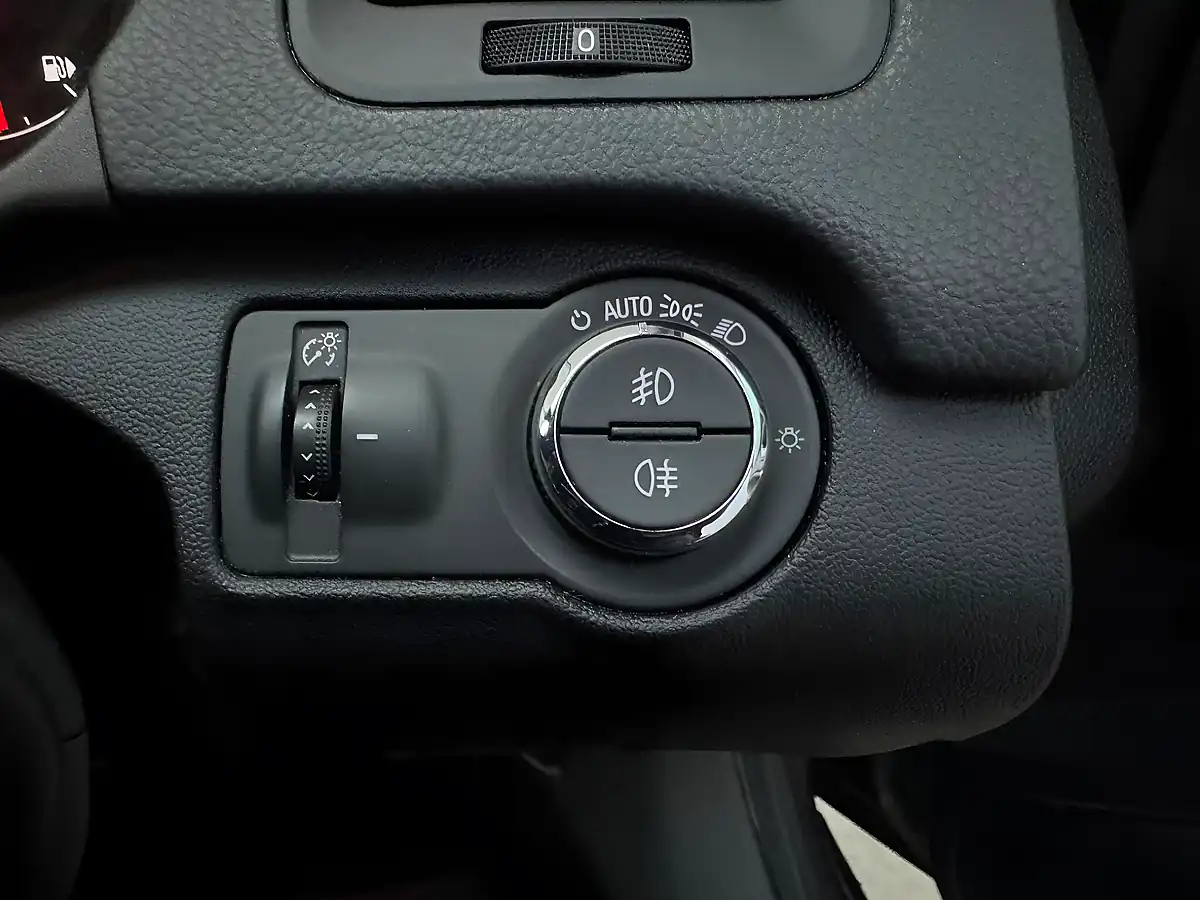 Used 2016 Vauxhall Insignia Elite Nav Sports Tourer Asteroid Grey - Interior and Exterior details 17