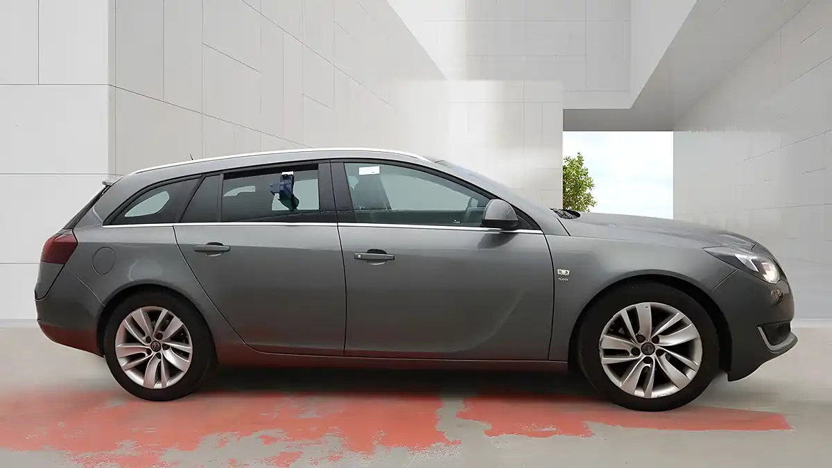 Used 2016 Vauxhall Insignia Sri Grey - Interior and Exterior details 5