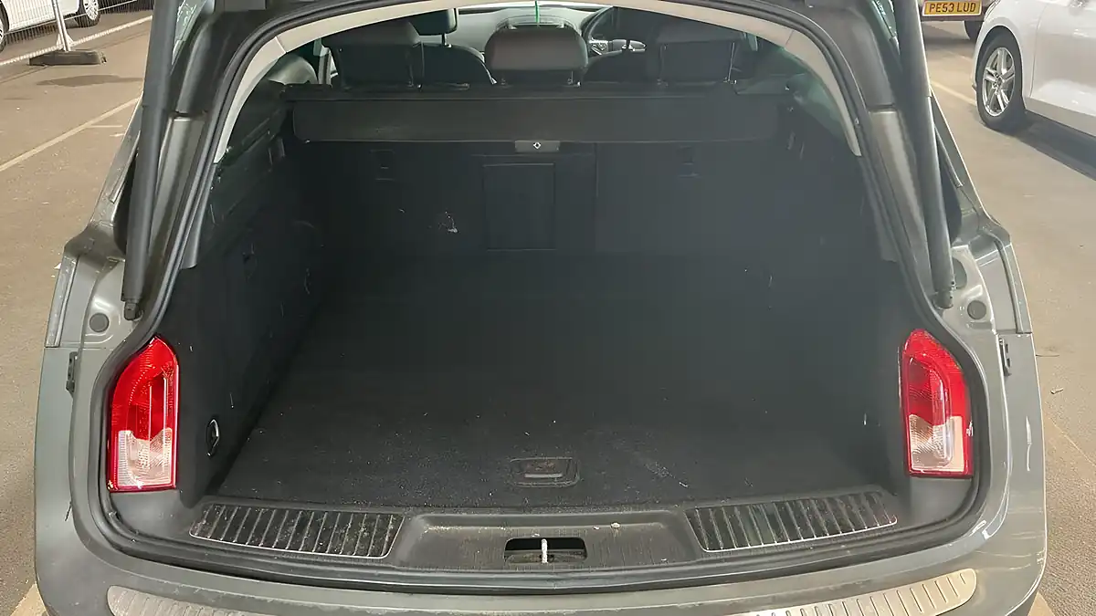 Used 2016 Vauxhall Insignia Sri Grey - Interior and Exterior details 9