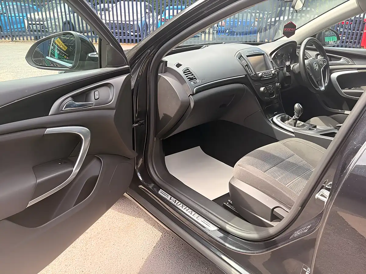 Used 2016 Vauxhall Insignia Sri Nav Black - Interior and Exterior details 14