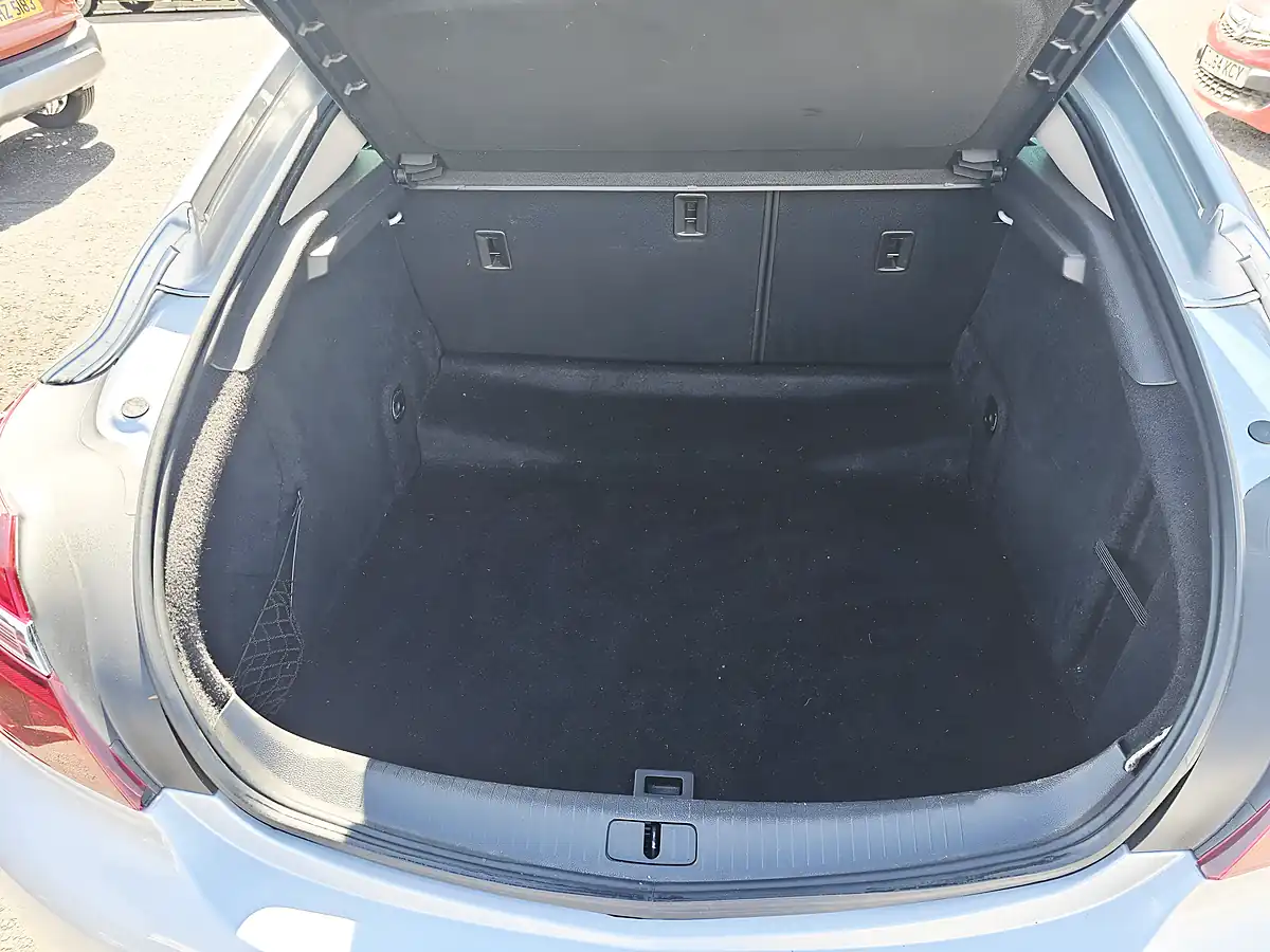 Used 2016 Vauxhall Insignia Sri Nav Silver - Interior and Exterior details 7