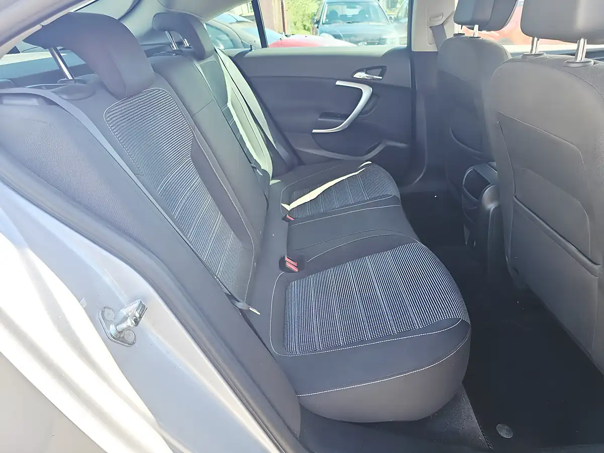 Used 2016 Vauxhall Insignia Sri Nav Silver - Interior and Exterior details 8