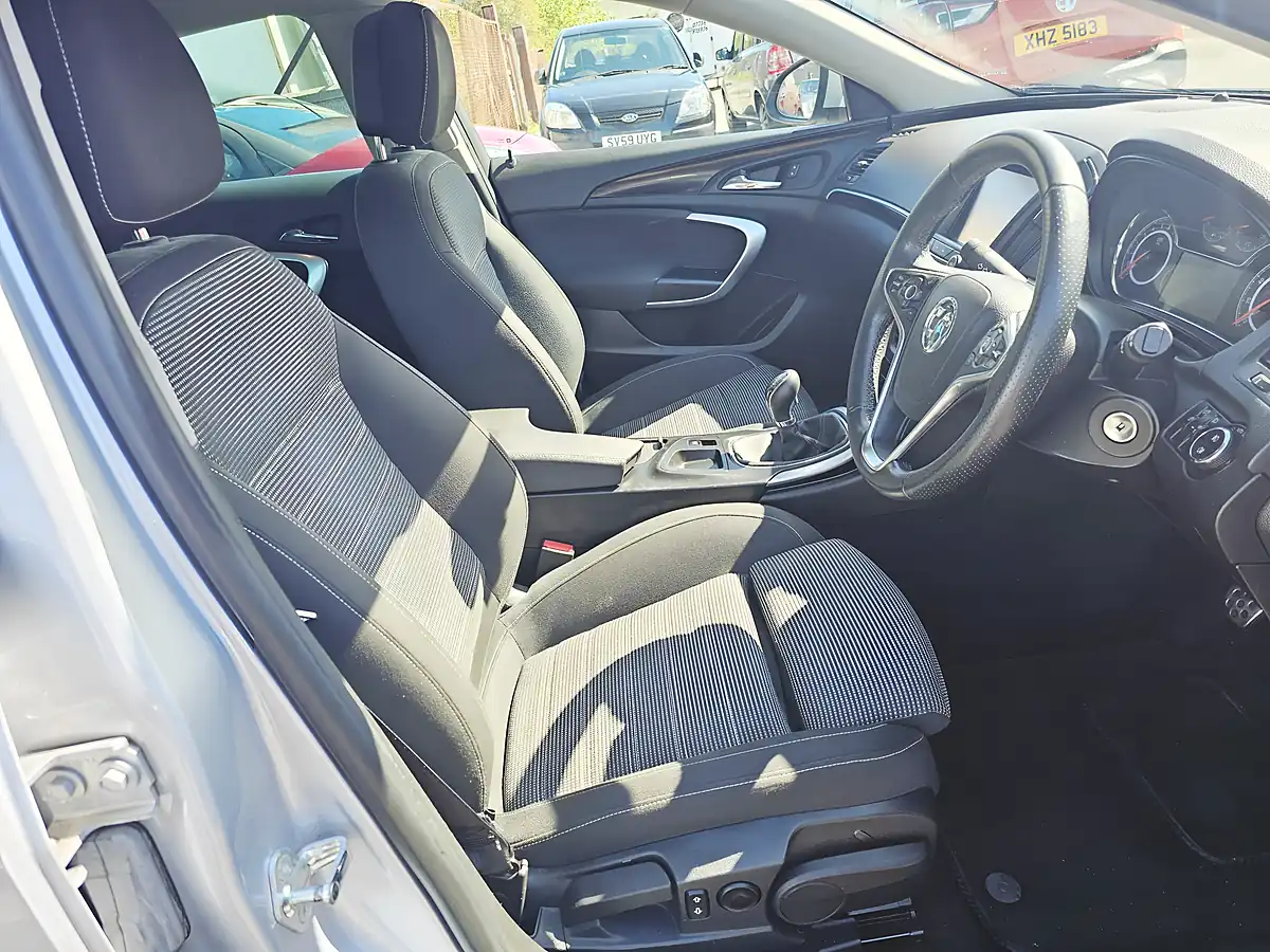 Used 2016 Vauxhall Insignia Sri Nav Silver - Interior and Exterior details 9