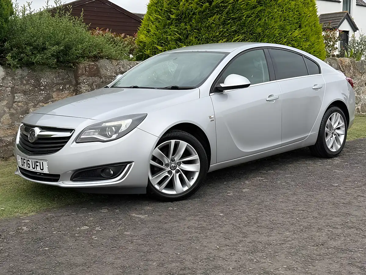 Used 2016 Vauxhall Insignia Sri Nav Silver - Front View