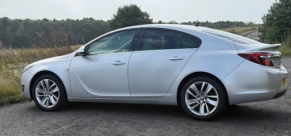 Used 2016 Vauxhall Insignia Sri Nav Silver - Interior and Exterior details 5
