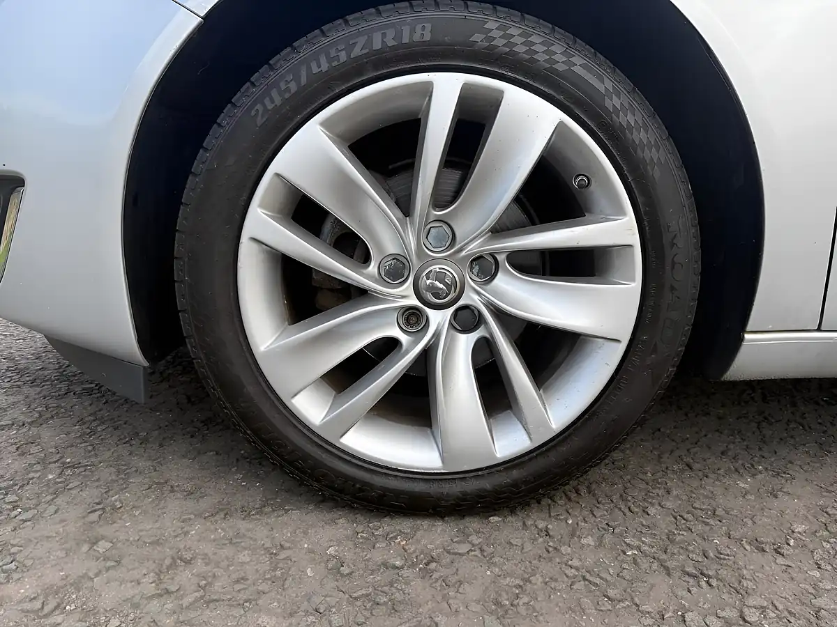 Used 2016 Vauxhall Insignia Sri Nav Silver - Interior and Exterior details 9