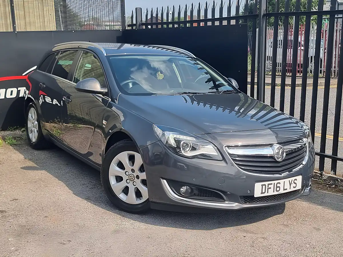 Used 2016 Vauxhall Insignia Sri Nav Sports Tourer Grey - Front View