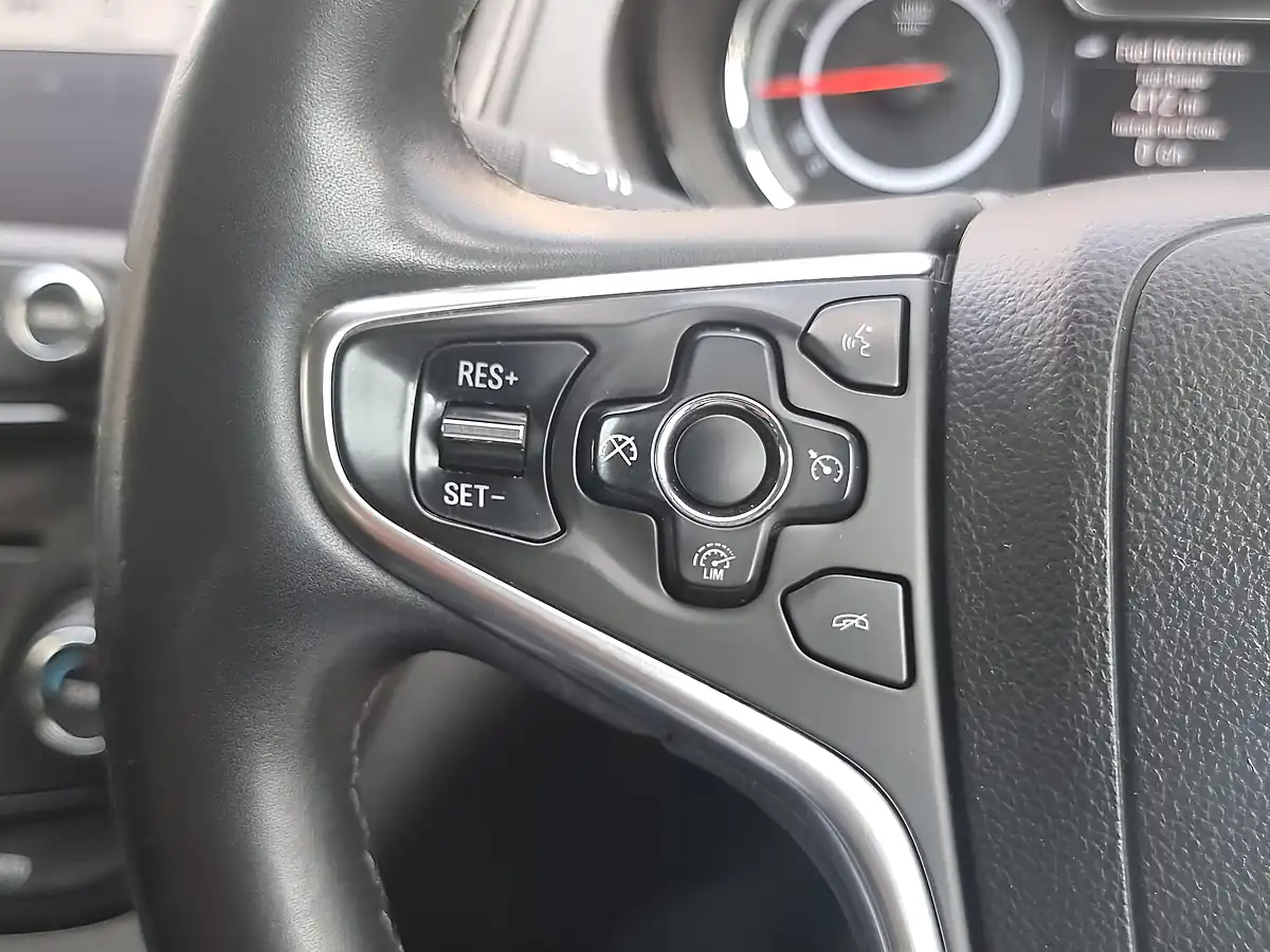 Used 2016 Vauxhall Insignia Sri Nav Sports Tourer Grey - Interior and Exterior details 12