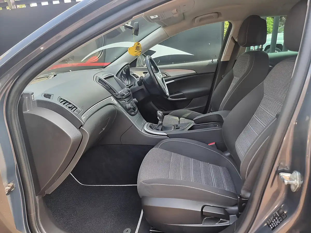 Used 2016 Vauxhall Insignia Sri Nav Sports Tourer Grey - Interior and Exterior details 19