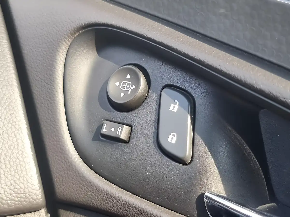 Used 2016 Vauxhall Insignia Sri Nav Sports Tourer Grey - Interior and Exterior details 20
