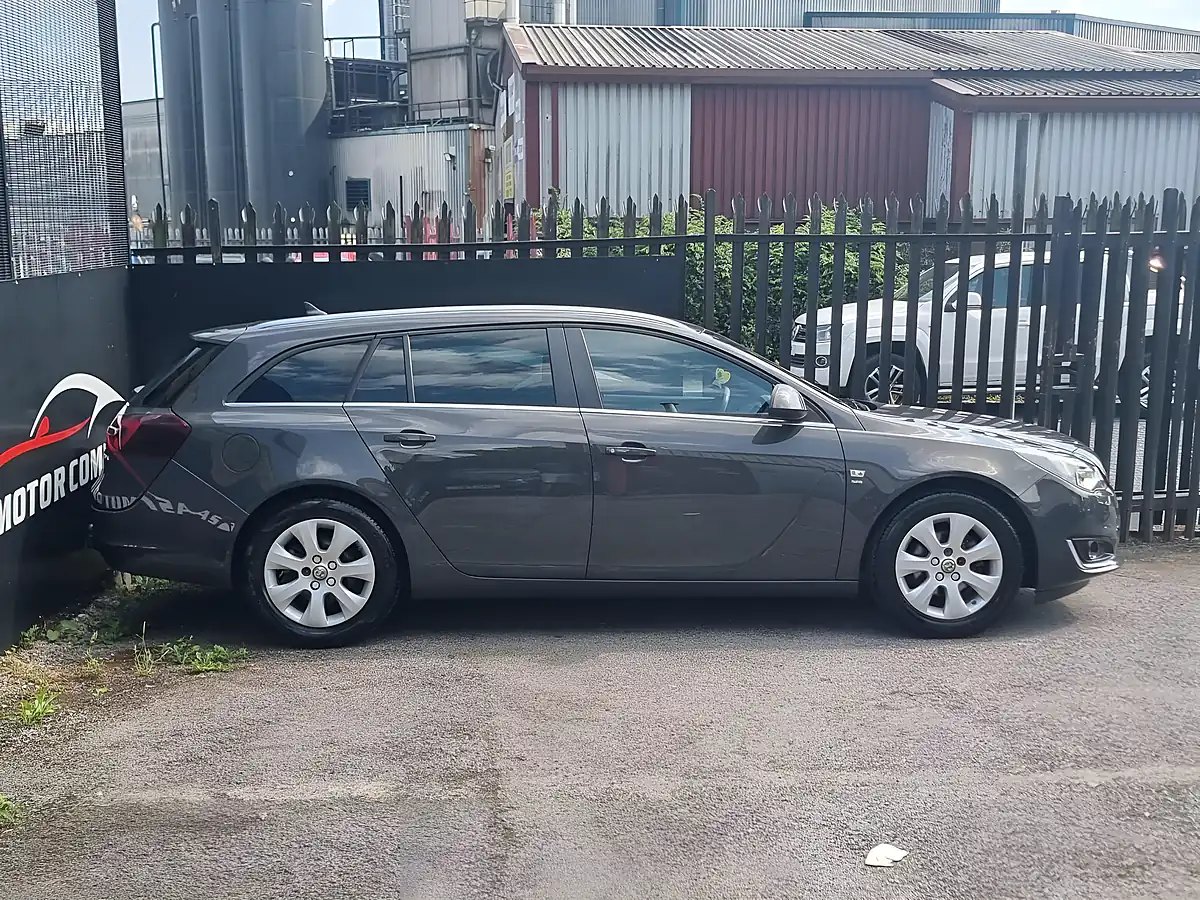 Used 2016 Vauxhall Insignia Sri Nav Sports Tourer Grey - Interior and Exterior details 5