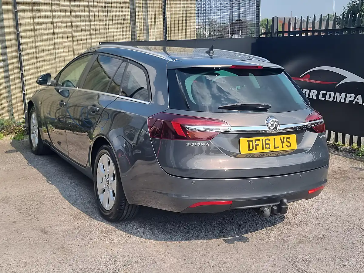 Used 2016 Vauxhall Insignia Sri Nav Sports Tourer Grey - Interior and Exterior details 6