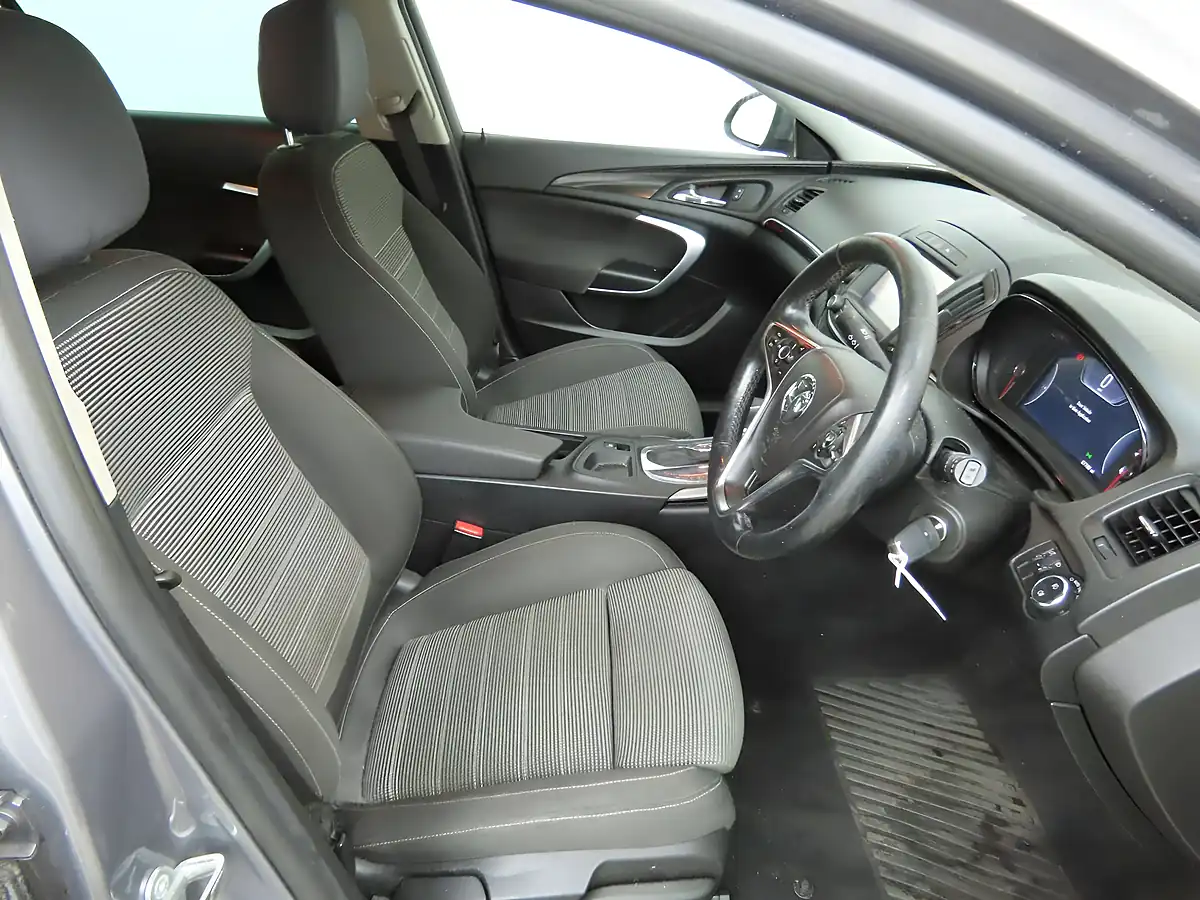 Used 2016 Vauxhall Insignia Sri Nav Sports Tourer Grey - Interior and Exterior details 8