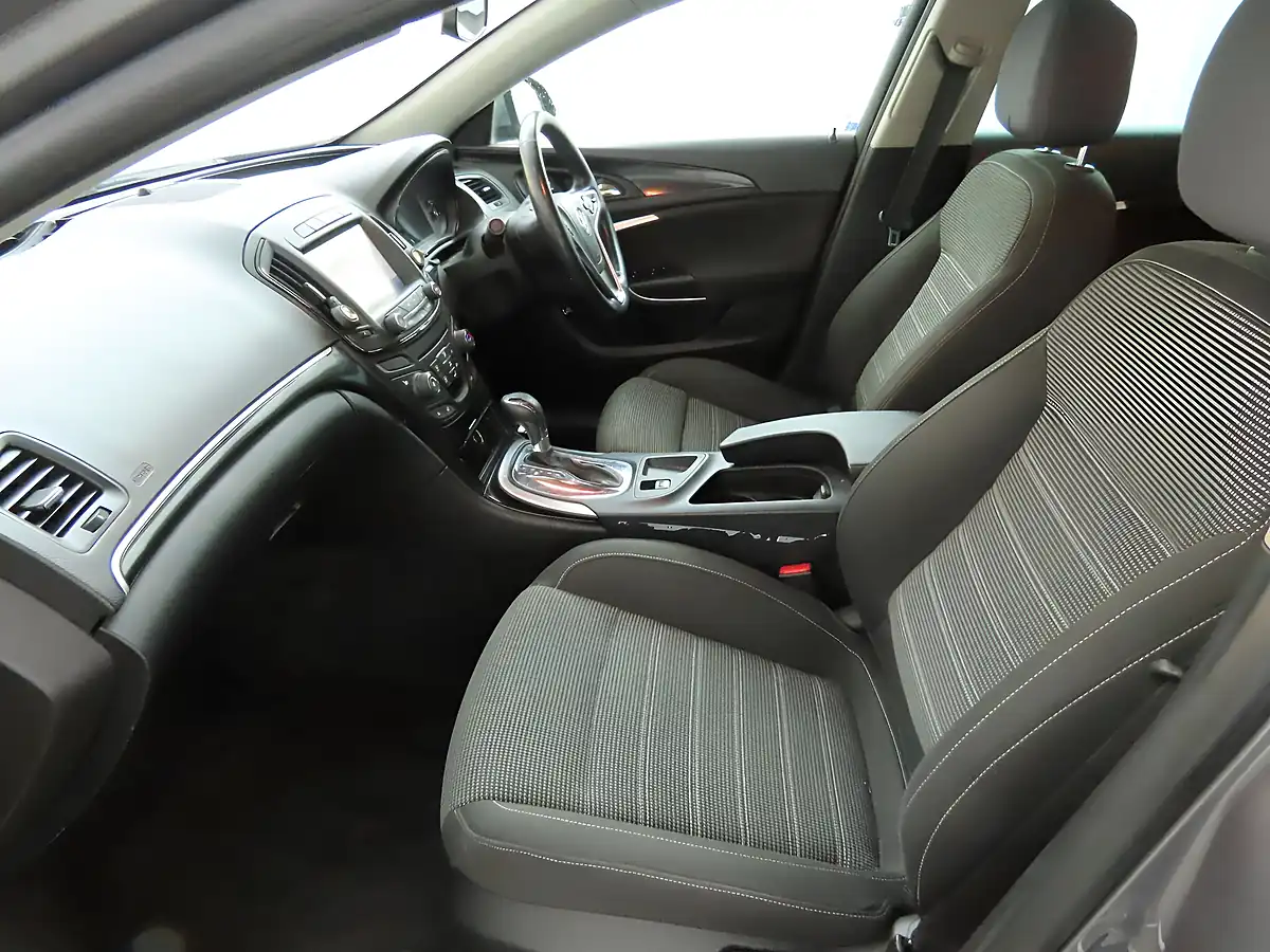 Used 2016 Vauxhall Insignia Sri Nav Sports Tourer Grey - Interior and Exterior details 9