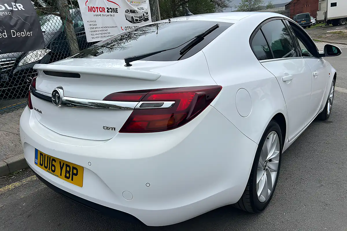 Used 2016 Vauxhall Insignia Sri Nav White - Interior and Exterior details 10