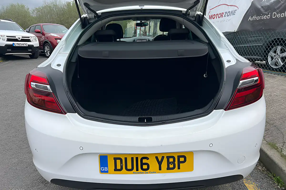 Used 2016 Vauxhall Insignia Sri Nav White - Interior and Exterior details 11