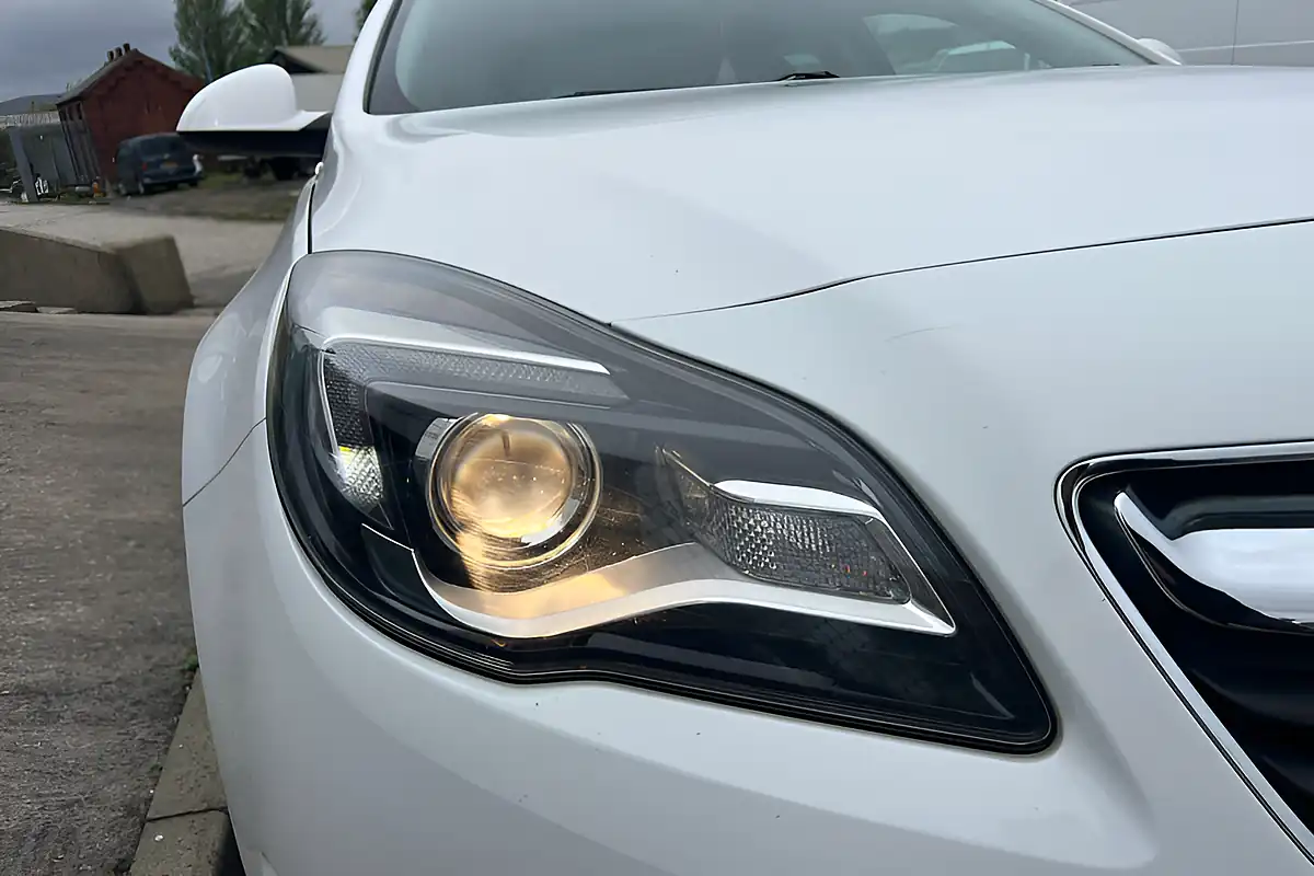 Used 2016 Vauxhall Insignia Sri Nav White - Interior and Exterior details 12