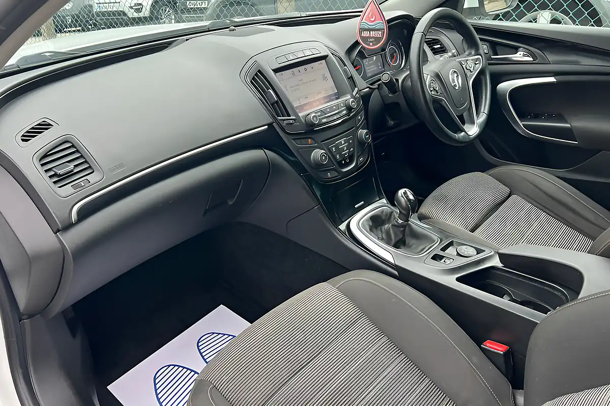 Used 2016 Vauxhall Insignia Sri Nav White - Interior and Exterior details 15