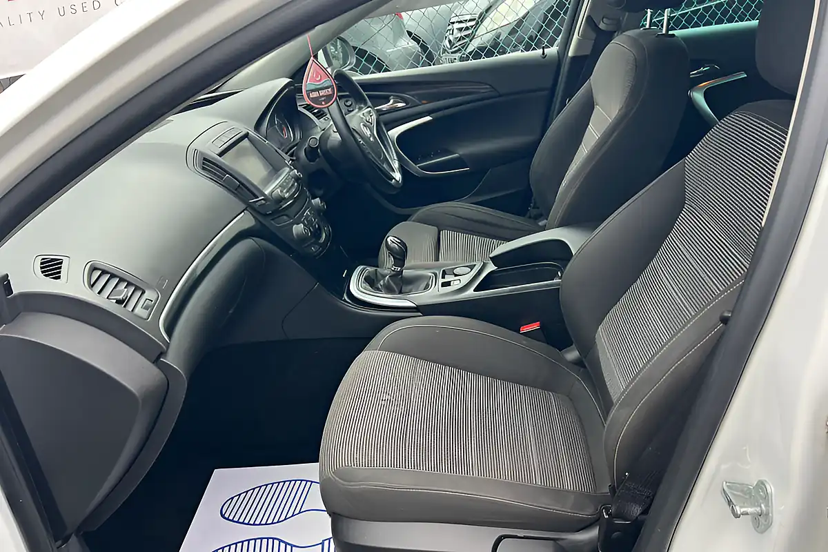 Used 2016 Vauxhall Insignia Sri Nav White - Interior and Exterior details 17