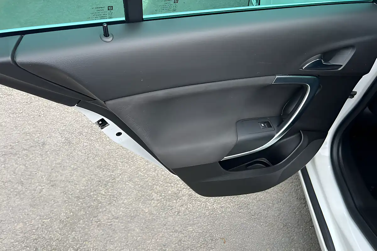 Used 2016 Vauxhall Insignia Sri Nav White - Interior and Exterior details 19