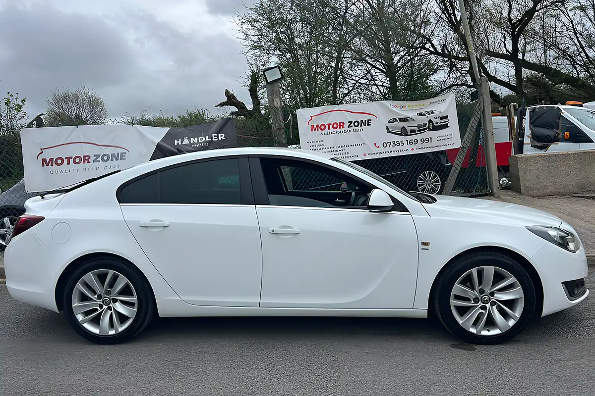 Used 2016 Vauxhall Insignia Sri Nav White - Interior and Exterior details 5