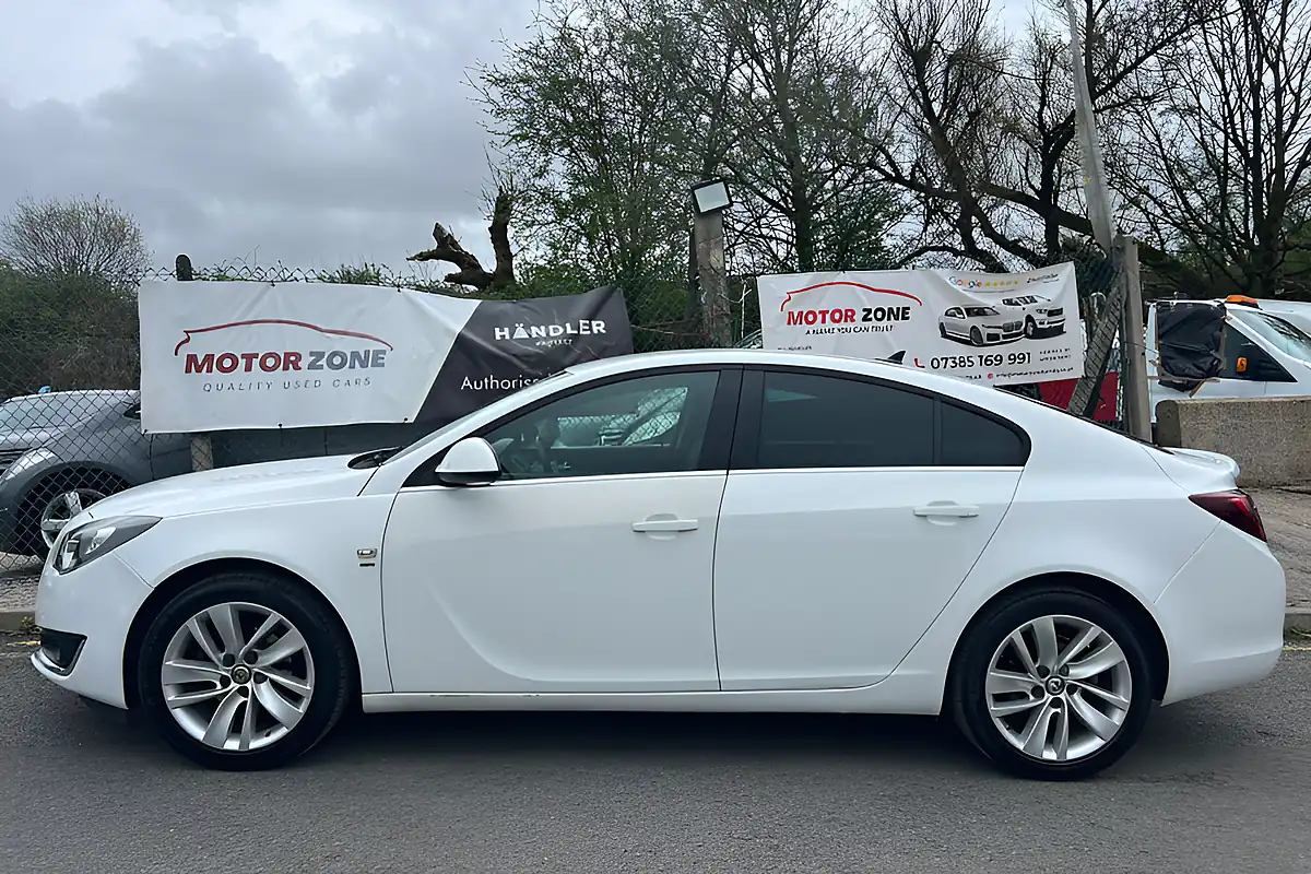 Used 2016 Vauxhall Insignia Sri Nav White - Interior and Exterior details 6