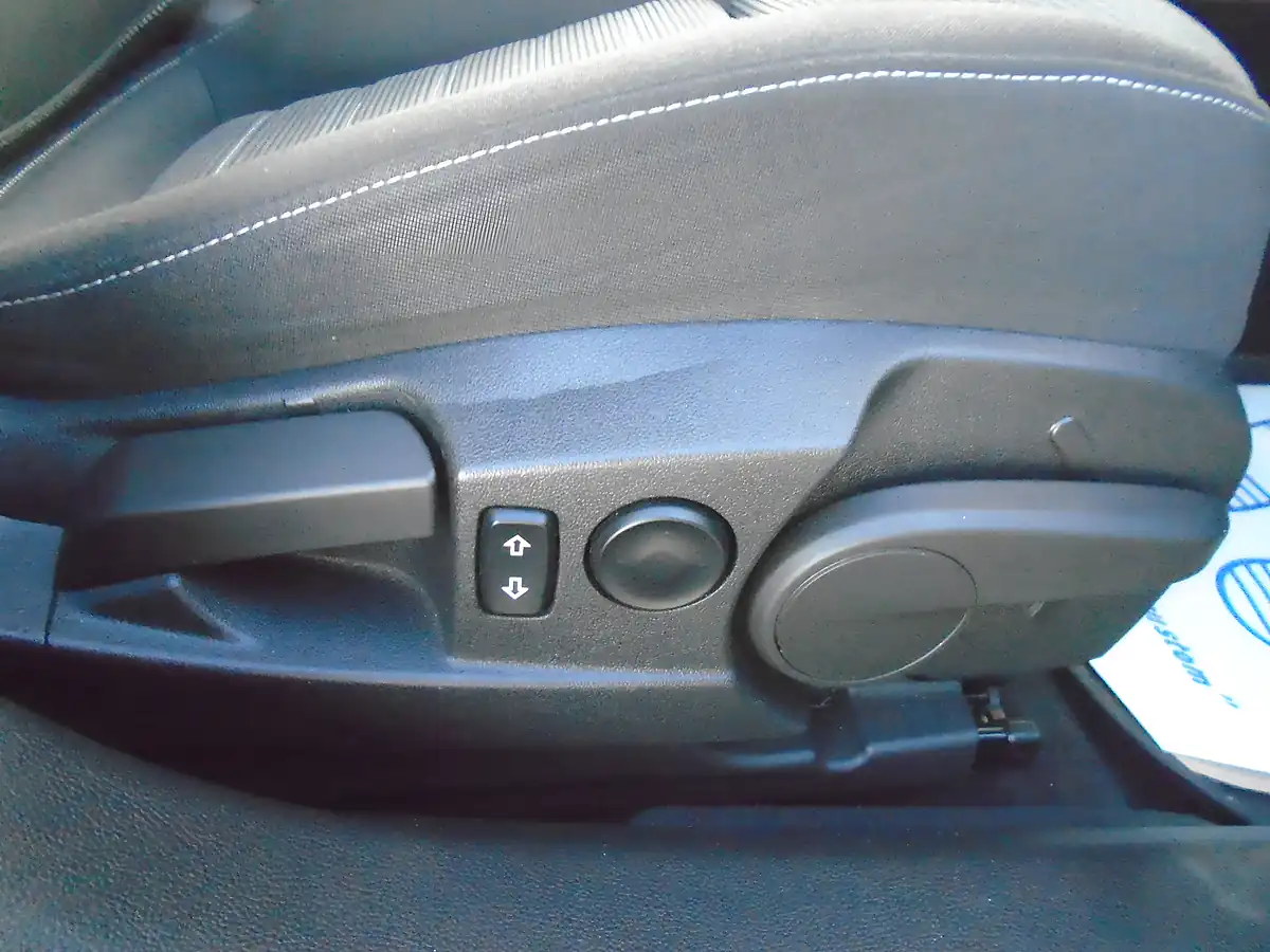 Used 2016 Vauxhall Insignia Sri Nav White - Interior and Exterior details 12