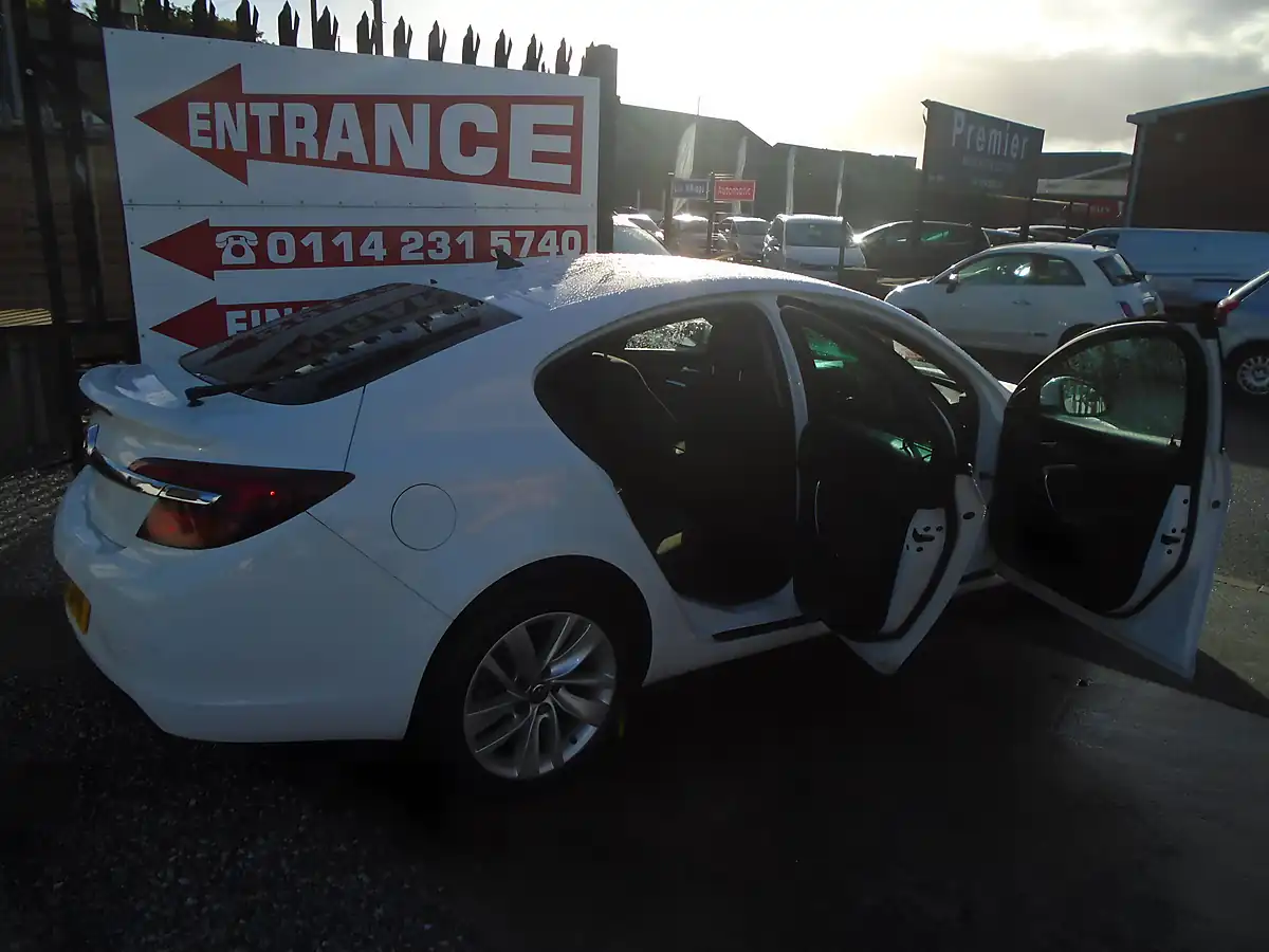 Used 2016 Vauxhall Insignia Sri Nav White - Interior and Exterior details 18