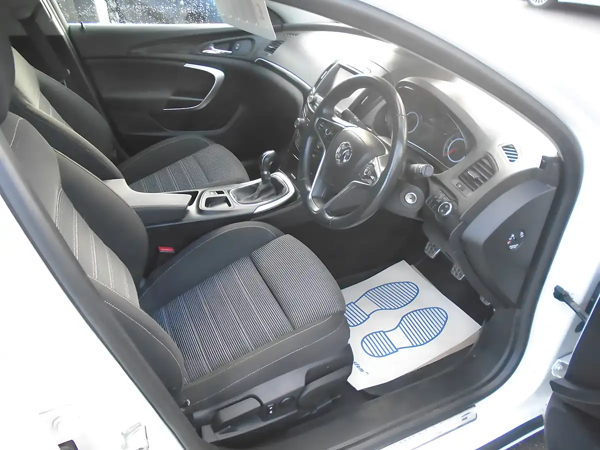 Used 2016 Vauxhall Insignia Sri Nav White - Interior and Exterior details 6