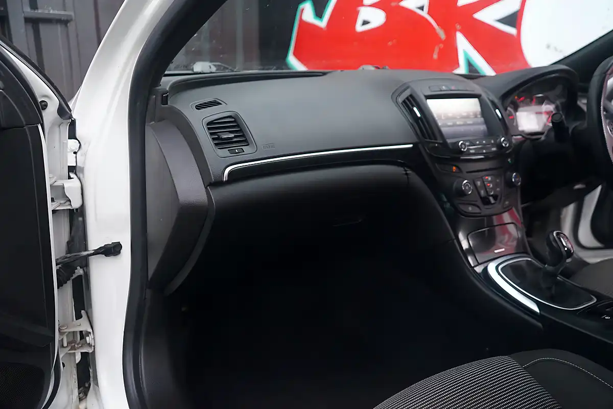 Used 2016 Vauxhall Insignia Sri Vx Line Nav White - Interior and Exterior details 20
