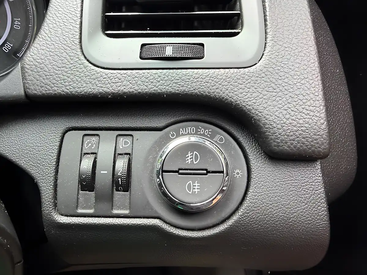 Used 2016 Vauxhall Insignia Tech Line Grey - Interior and Exterior details 18
