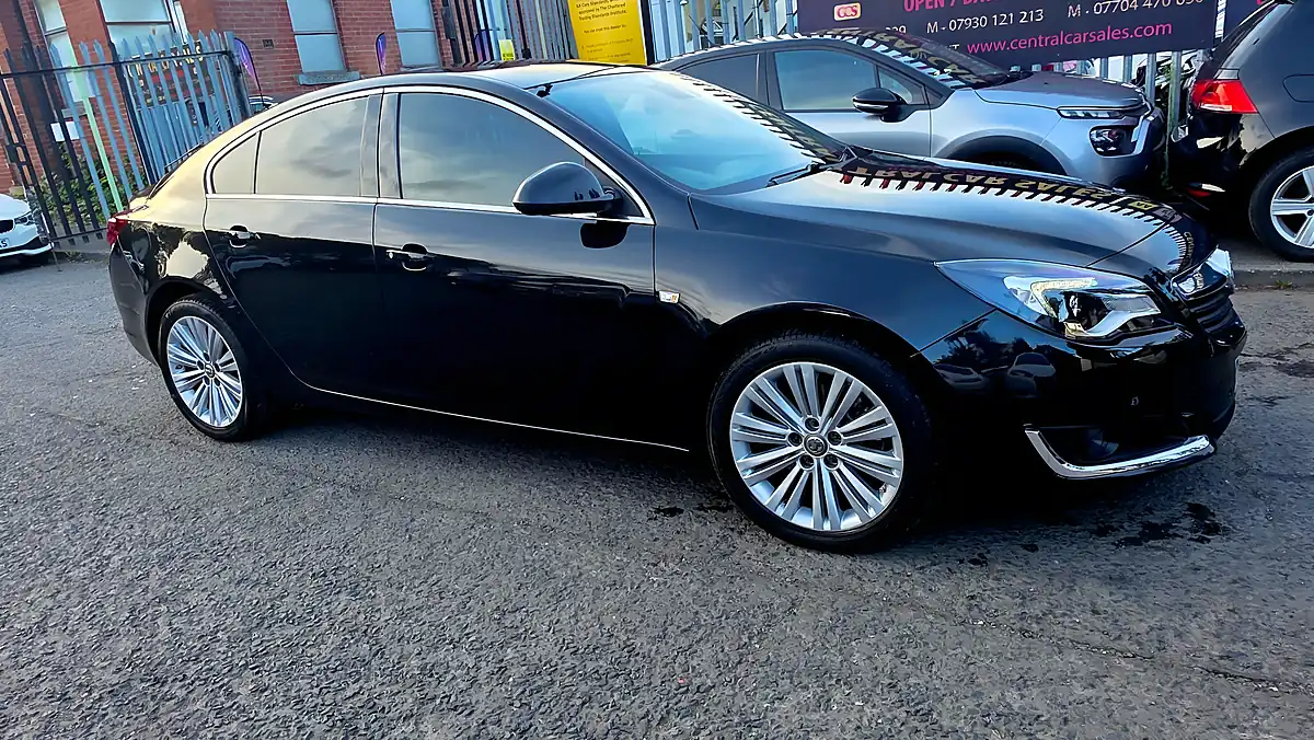 Used 2016 Vauxhall Insignia Tech Line - Front View