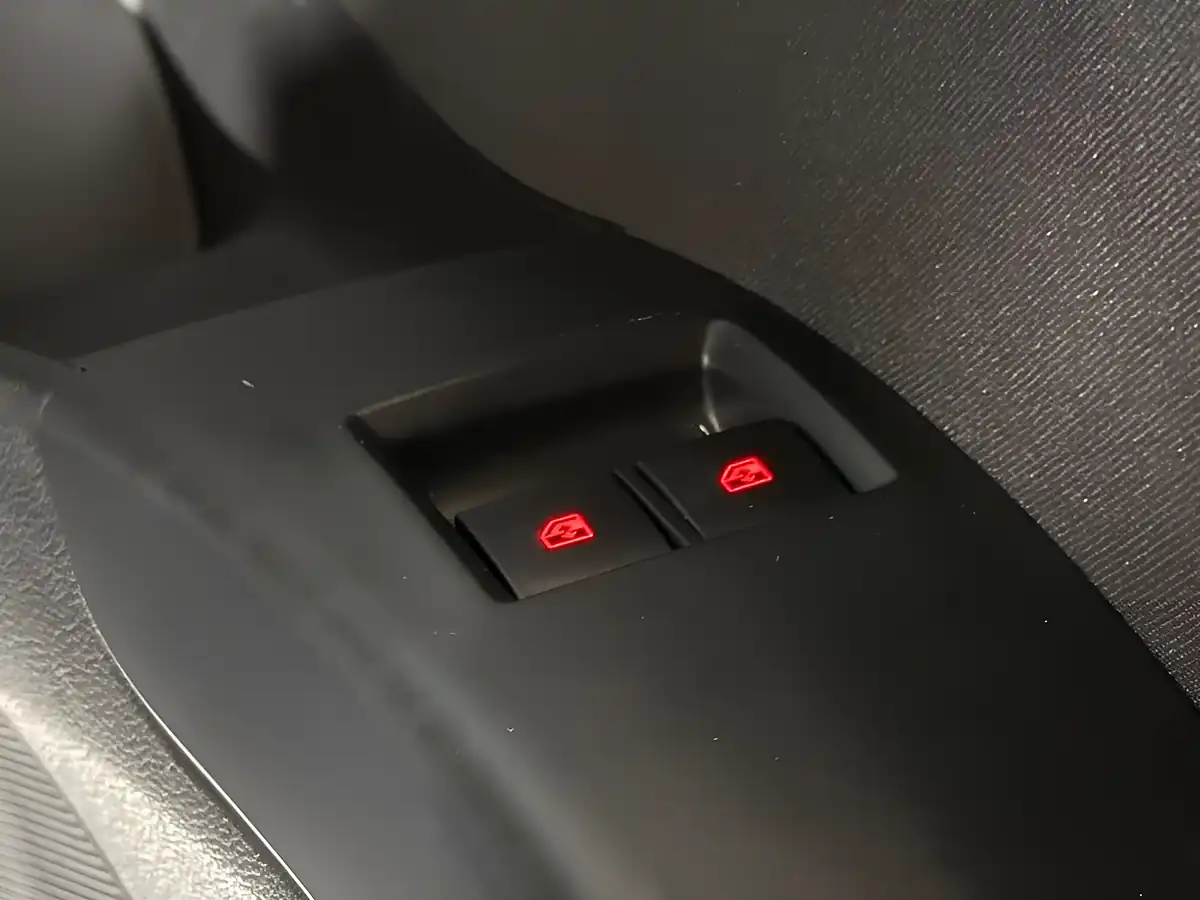 Used 2016 Vauxhall Meriva Life Black - Interior and Exterior details 15