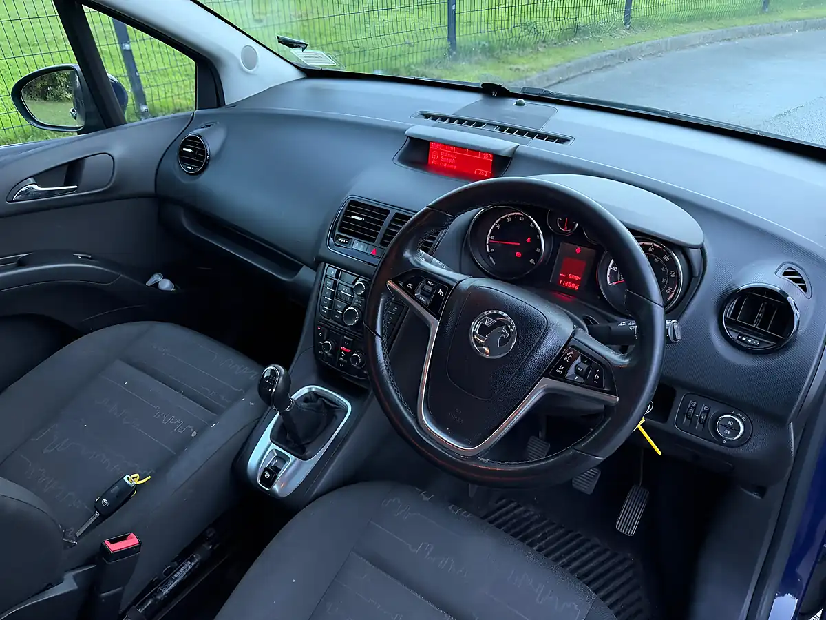 Used 2016 Vauxhall Meriva Life Blue - Interior and Exterior details 3