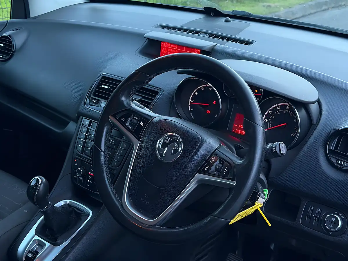 Used 2016 Vauxhall Meriva Life Blue - Interior and Exterior details 8