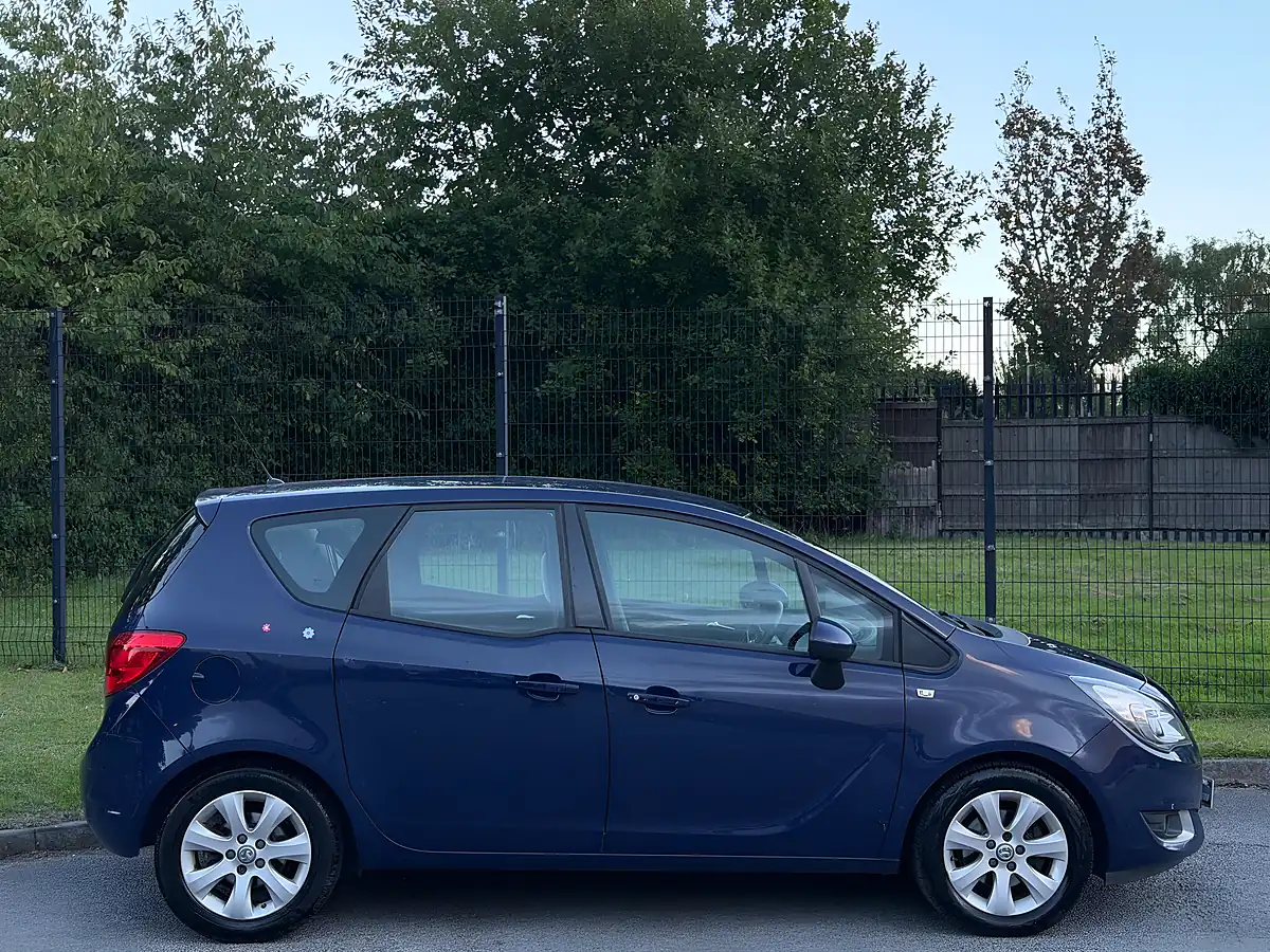 Used 2016 Vauxhall Meriva Life Blue - Interior and Exterior details 9