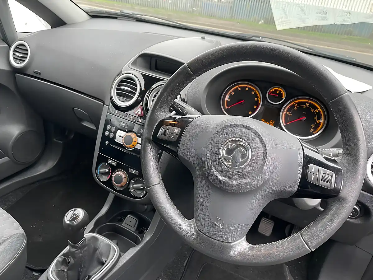 Used 2016 Vauxhall Meriva Life Red - Interior and Exterior details 15