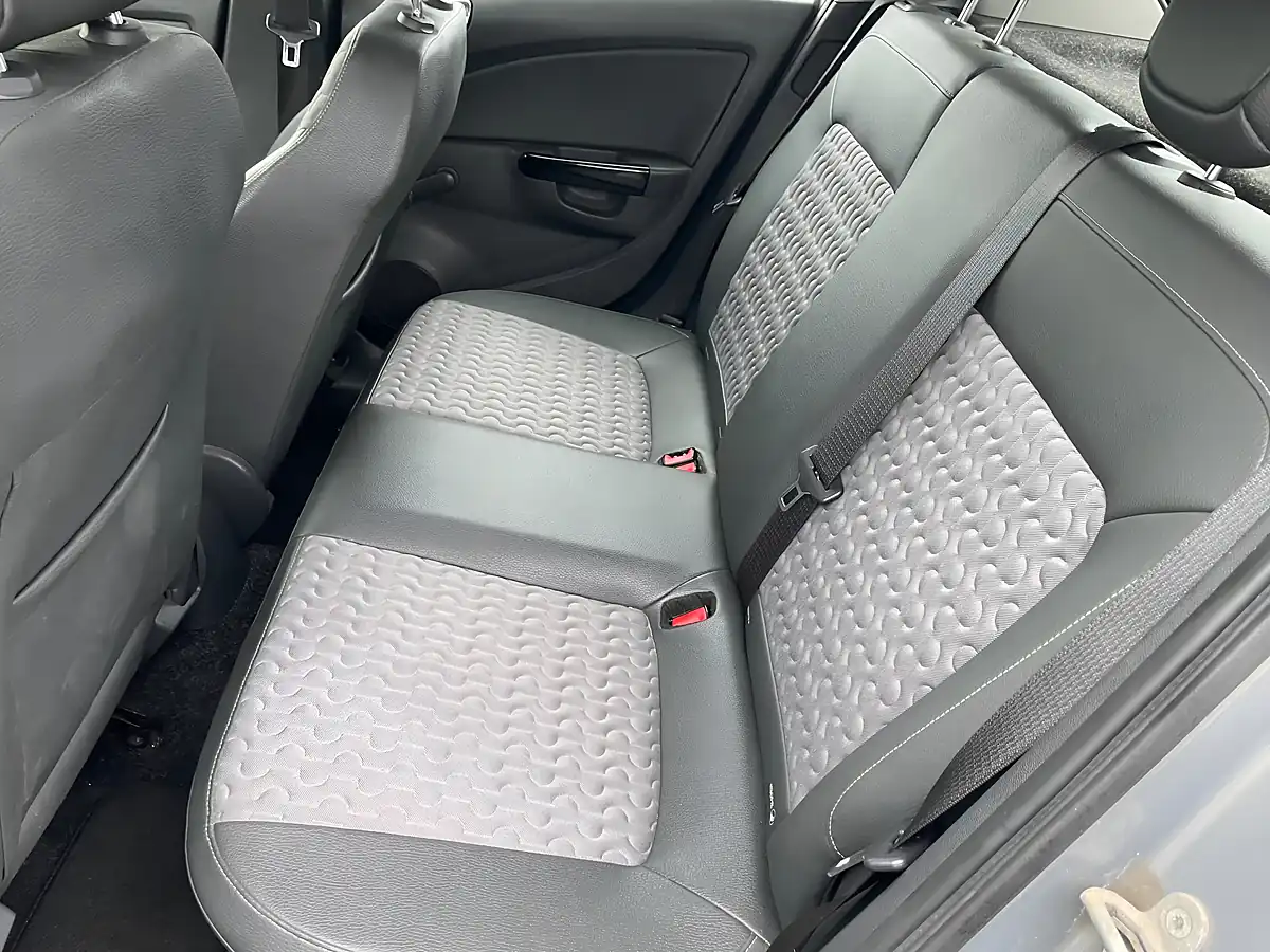 Used 2016 Vauxhall Meriva Life Red - Interior and Exterior details 16