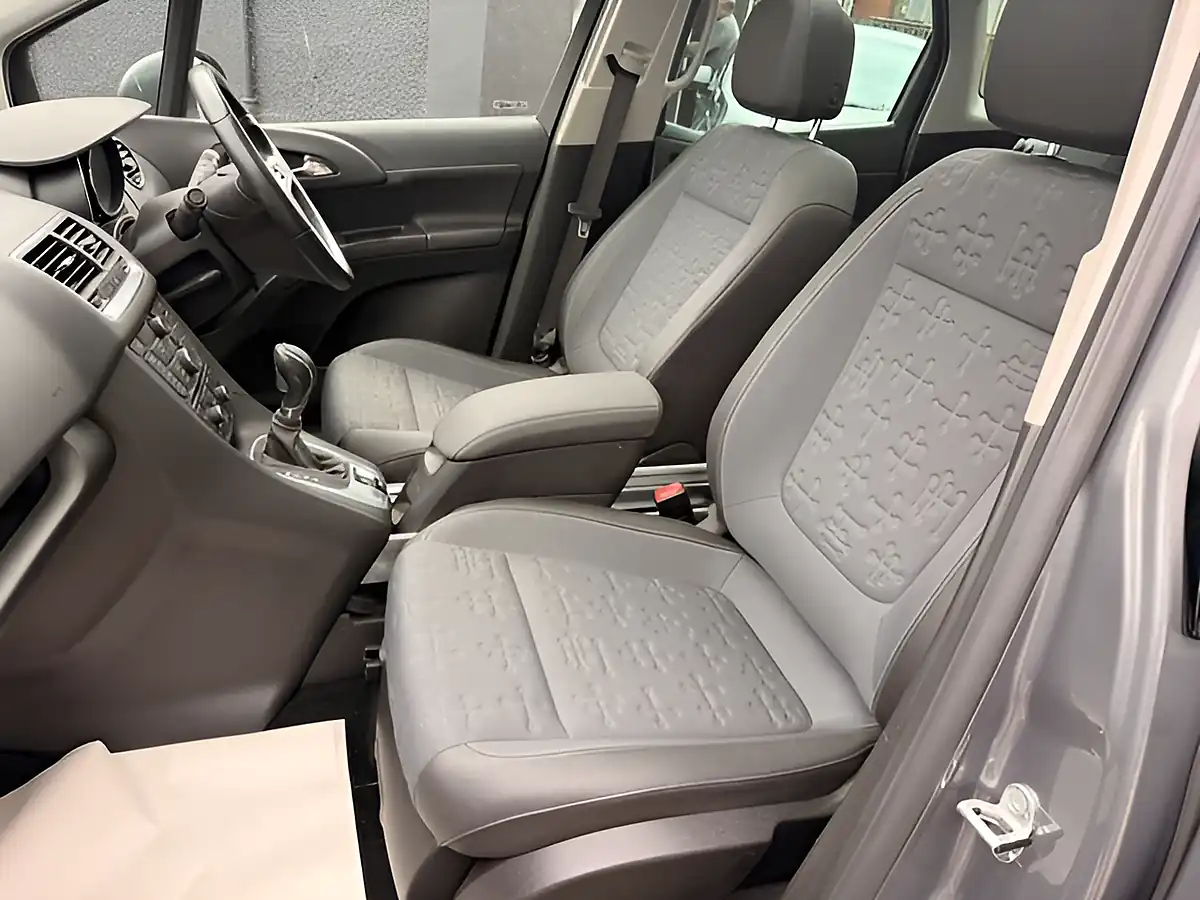 Used 2016 Vauxhall Meriva Se Grey - Interior and Exterior details 12
