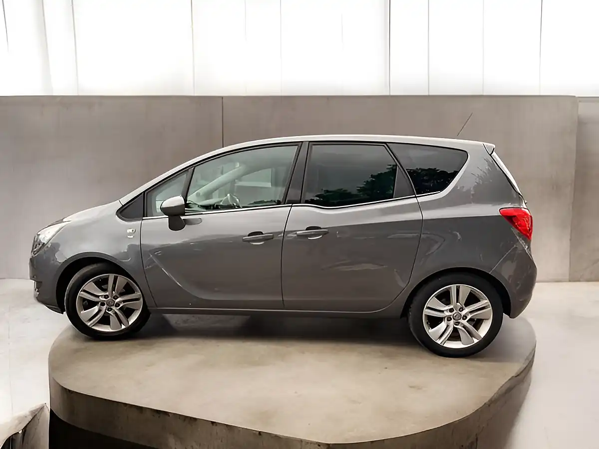 Used 2016 Vauxhall Meriva Se Grey - Interior and Exterior details 3