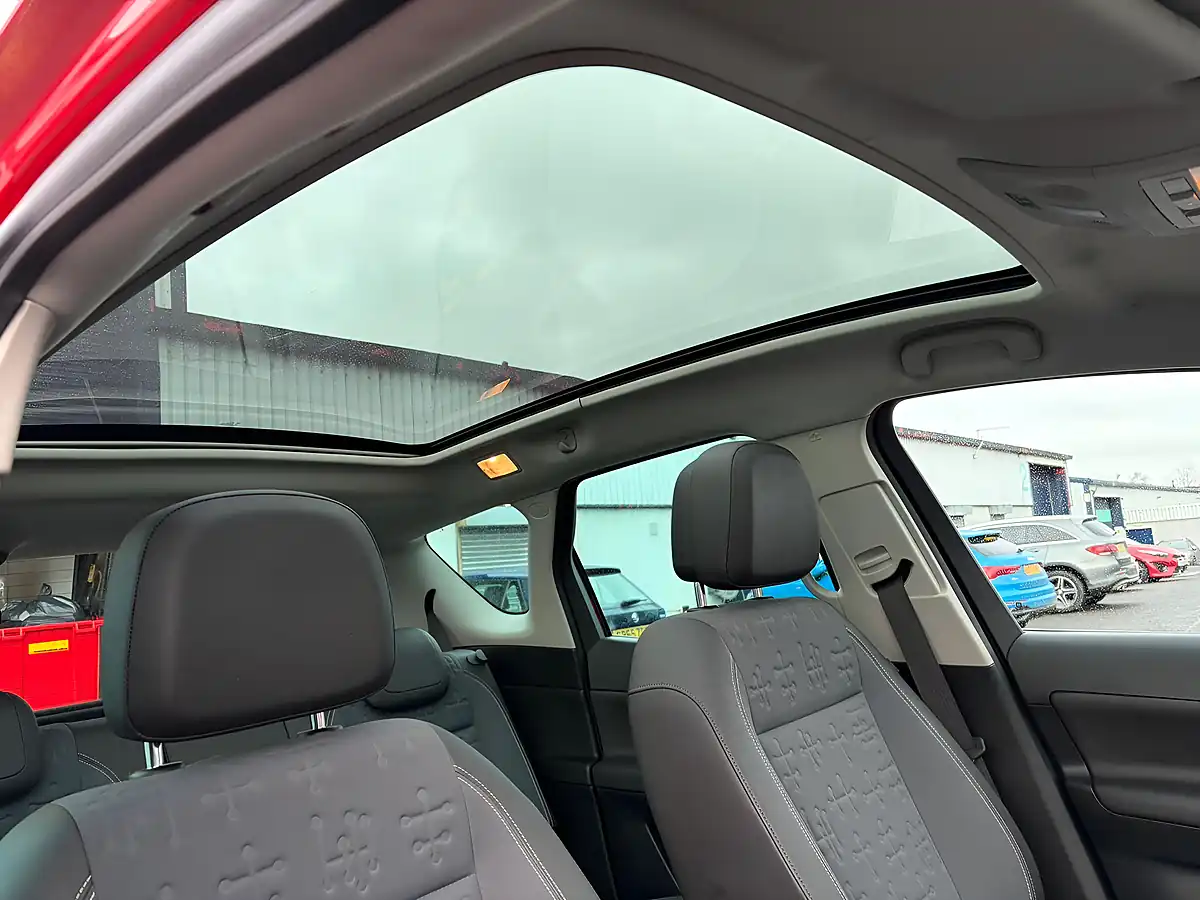 Used 2016 Vauxhall Meriva Se Red - Interior and Exterior details 8