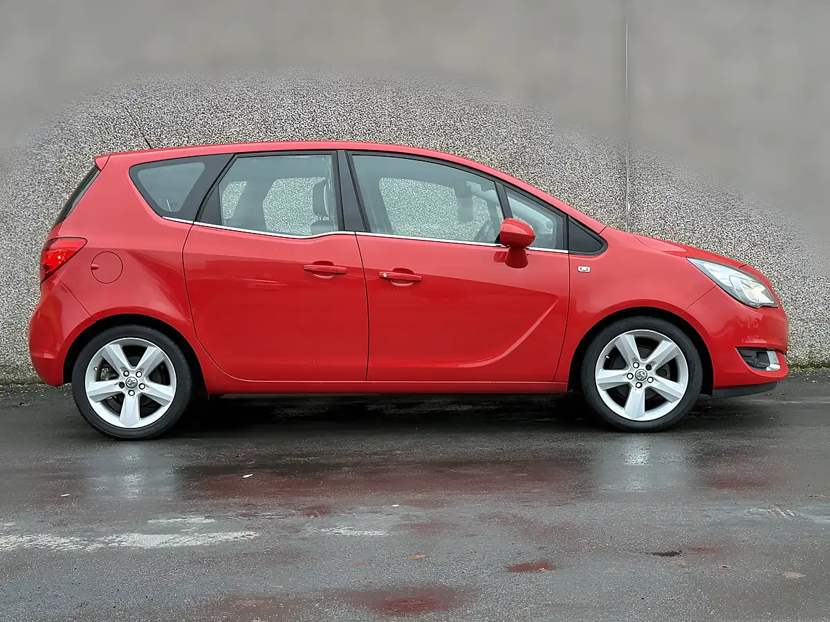Used 2016 Vauxhall Meriva Tech Line Red - Interior and Exterior details 4