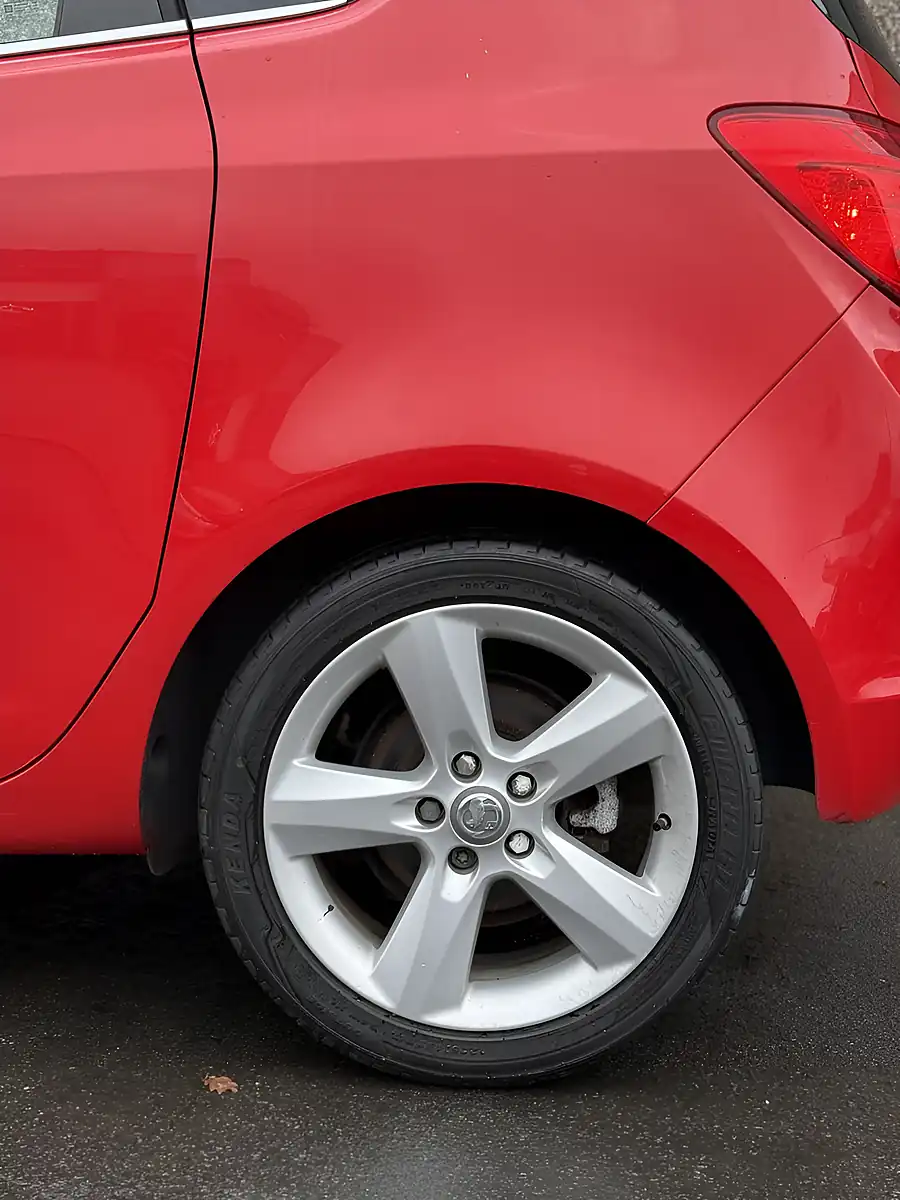 Used 2016 Vauxhall Meriva Tech Line Red - Interior and Exterior details 5